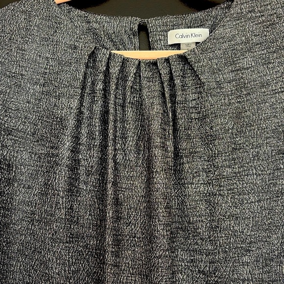 Calvin Klein Blue/Silver/Gray Sleeveless Top w/ Ruching. 5% Spandex. Size XL - Picture 2 of 10